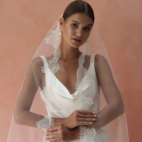 MadameTulle Other - MadameTulle CELINE I Lace Mantilla Veil